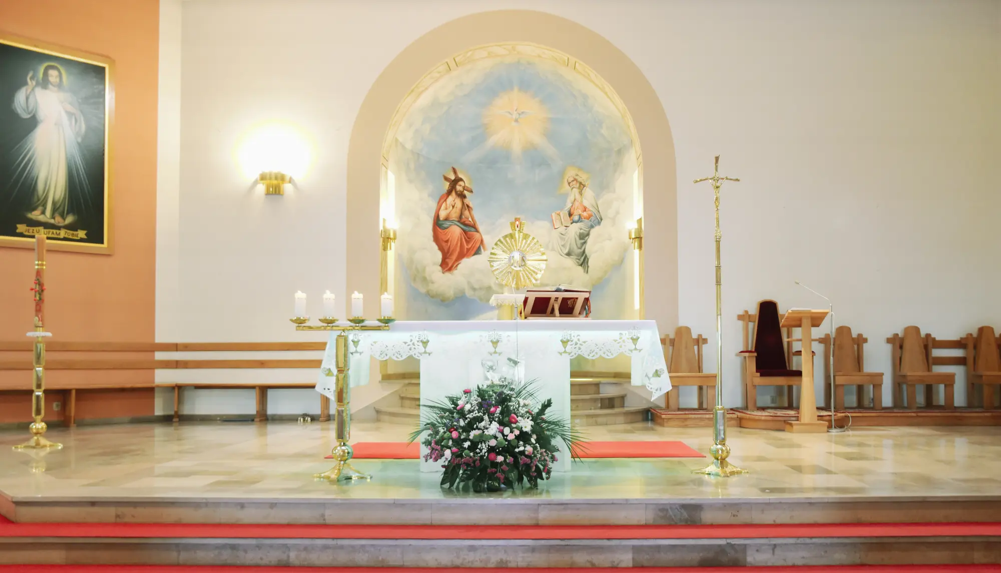 Parafia pw. Trójcy Przenajświętszej w Lublinie-Felin-zdjecie oltarza1